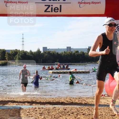 07.09.2025 - 19. Norderstedt Triathlon Luisa Fischer http://msf.ph/oto/8749401 07.09.2025 10:57:00 Schwimmen 296, 1152, 1279, 1394, 1395 meine-sportfotos.de