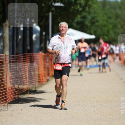 07.09.2025 - 19. Norderstedt Triathlon Michael Strokosch http://msf.ph/oto/8749519 07.09.2025 12:41:45 Laufen 823, 1309 meine-sportfotos.de