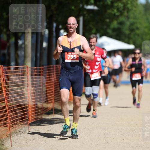 07.09.2025 - 19. Norderstedt Triathlon Michael Strokosch http://msf.ph/oto/8749551 07.09.2025 12:41:54 Laufen 756, 800, 1243, 1327 meine-sportfotos.de