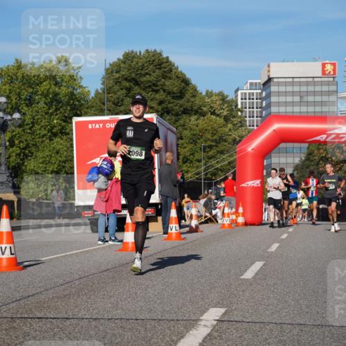 07.09.2025 - BARMER Alsterlauf Yannick Fuchs http://msf.ph/oto/8749650 07.09.2025 09:34:24 Laufen 2098, 75 meine-sportfotos.de