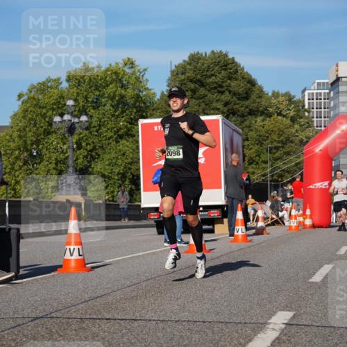 07.09.2025 - BARMER Alsterlauf Yannick Fuchs http://msf.ph/oto/8749666 07.09.2025 09:34:24 Laufen 2098, 06, 8375, 3567 meine-sportfotos.de