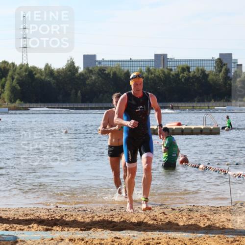 07.09.2025 - 19. Norderstedt Triathlon Luisa Fischer http://msf.ph/oto/8749814 07.09.2025 10:58:26 Schwimmen 704, 1274 meine-sportfotos.de