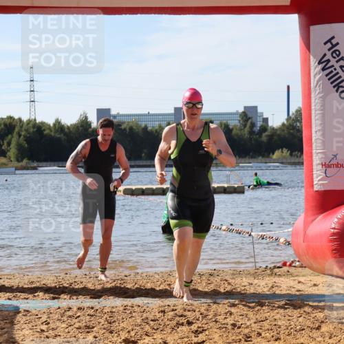 07.09.2025 - 19. Norderstedt Triathlon Luisa Fischer http://msf.ph/oto/8749978 07.09.2025 11:00:23 Schwimmen 784, 1225 meine-sportfotos.de