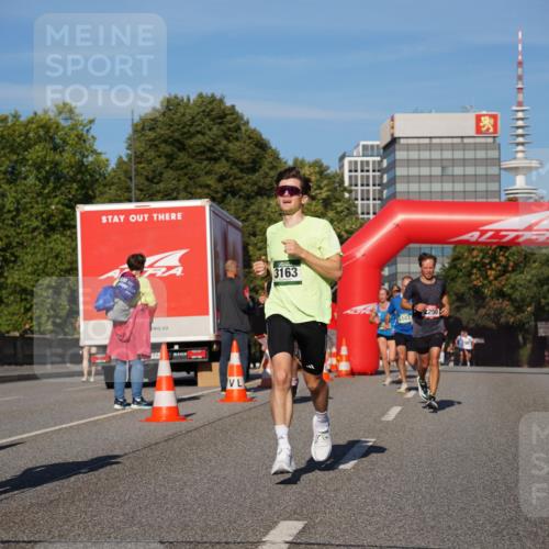07.09.2025 - BARMER Alsterlauf Yannick Fuchs http://msf.ph/oto/8750159 07.09.2025 09:34:40 Laufen 3163, 5583, 2250 meine-sportfotos.de