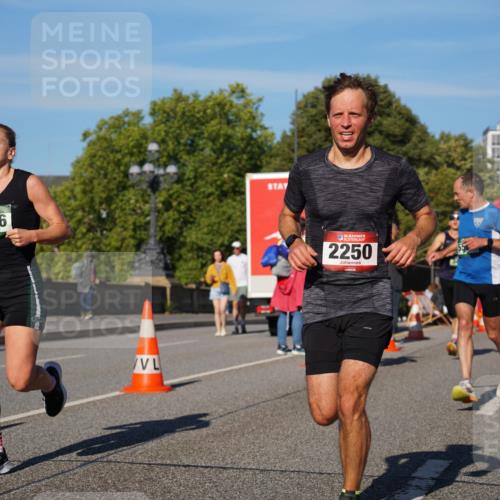 07.09.2025 - BARMER Alsterlauf Yannick Fuchs http://msf.ph/oto/8750230 07.09.2025 09:34:43 Laufen 2106, 36, 2250 meine-sportfotos.de