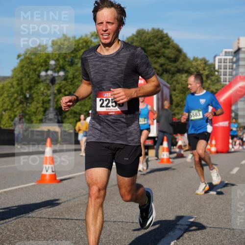 07.09.2025 - BARMER Alsterlauf Yannick Fuchs http://msf.ph/oto/8750242 07.09.2025 09:34:44 Laufen 225, 5583 meine-sportfotos.de