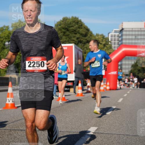07.09.2025 - BARMER Alsterlauf Yannick Fuchs http://msf.ph/oto/8750247 07.09.2025 09:34:44 Laufen 36, 2250, 5583 meine-sportfotos.de