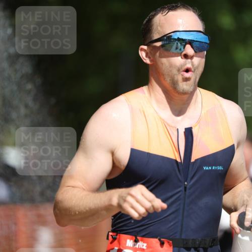 07.09.2025 - 19. Norderstedt Triathlon Michael Strokosch http://msf.ph/oto/8750443 07.09.2025 12:43:17 Laufen 818, 1294, 1351, 1379 meine-sportfotos.de