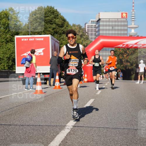 07.09.2025 - BARMER Alsterlauf Yannick Fuchs http://msf.ph/oto/8750719 07.09.2025 09:35:11 Laufen 5120, 4652 meine-sportfotos.de