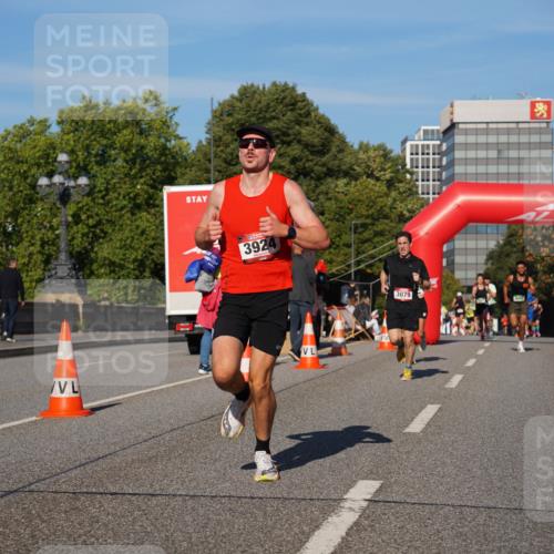 07.09.2025 - BARMER Alsterlauf Yannick Fuchs http://msf.ph/oto/8750963 07.09.2025 09:35:21 Laufen 392, 3079 meine-sportfotos.de