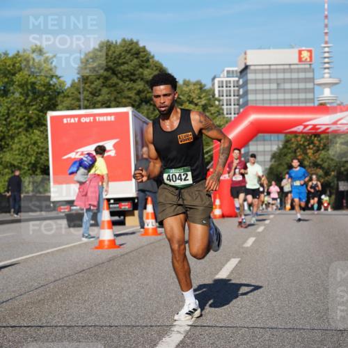 07.09.2025 - BARMER Alsterlauf Yannick Fuchs http://msf.ph/oto/8751142 07.09.2025 09:35:27 Laufen 4042 meine-sportfotos.de