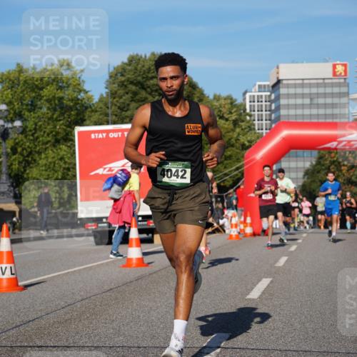 07.09.2025 - BARMER Alsterlauf Yannick Fuchs http://msf.ph/oto/8751156 07.09.2025 09:35:27 Laufen 136, 4042 meine-sportfotos.de