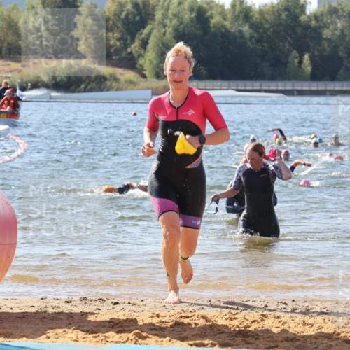07.09.2025 - 19. Norderstedt Triathlon Luisa Fischer http://msf.ph/oto/8751319 07.09.2025 11:18:57 Schwimmen 155, 191, 299, 801 meine-sportfotos.de