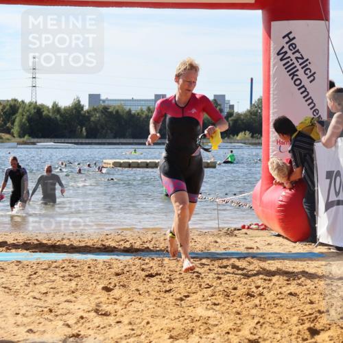 07.09.2025 - 19. Norderstedt Triathlon Luisa Fischer http://msf.ph/oto/8751350 07.09.2025 11:18:59 Schwimmen 155, 191, 299 meine-sportfotos.de