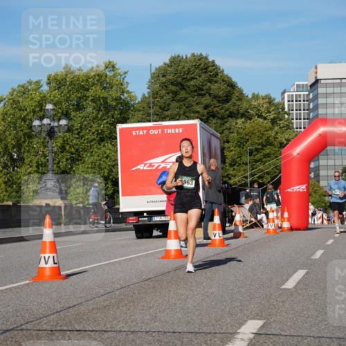 07.09.2025 - BARMER Alsterlauf Yannick Fuchs http://msf.ph/oto/8752043 07.09.2025 09:36:05 Laufen 963, 3814 meine-sportfotos.de