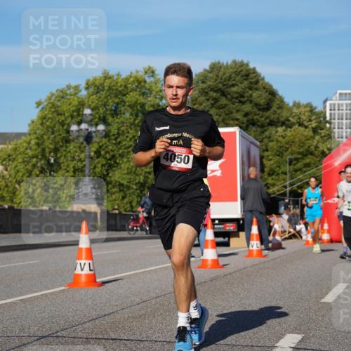 07.09.2025 - BARMER Alsterlauf Yannick Fuchs http://msf.ph/oto/8752294 07.09.2025 09:36:15 Laufen 36, 4050, 3467 meine-sportfotos.de