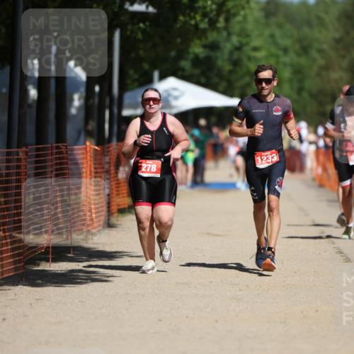 07.09.2025 - 19. Norderstedt Triathlon Michael Strokosch http://msf.ph/oto/8752370 07.09.2025 12:46:17 Laufen 278, 695, 1233 meine-sportfotos.de