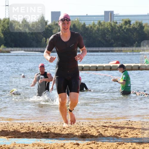 07.09.2025 - 19. Norderstedt Triathlon Luisa Fischer http://msf.ph/oto/8752429 07.09.2025 11:23:03 Schwimmen 857, 859 meine-sportfotos.de