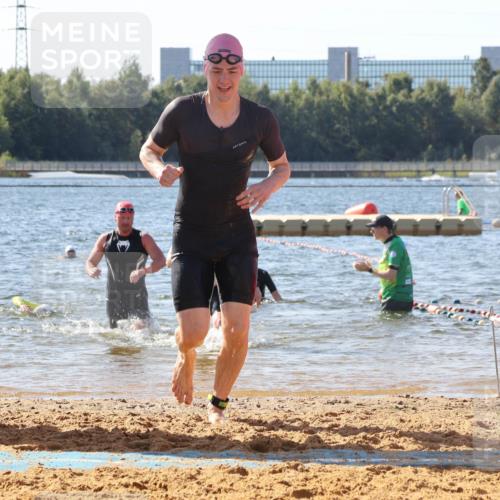 07.09.2025 - 19. Norderstedt Triathlon Luisa Fischer http://msf.ph/oto/8752431 07.09.2025 11:23:03 Schwimmen 857, 859 meine-sportfotos.de