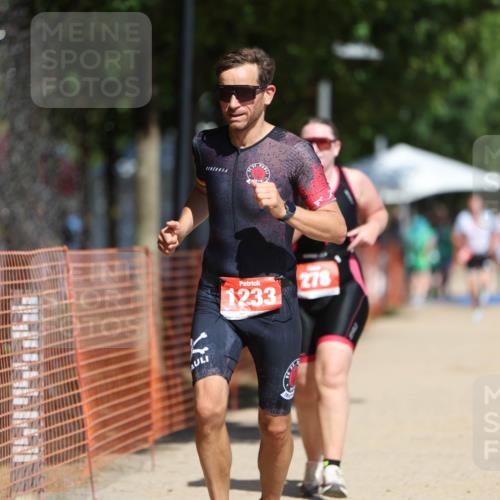 07.09.2025 - 19. Norderstedt Triathlon Michael Strokosch http://msf.ph/oto/8752432 07.09.2025 12:46:20 Laufen 278, 695, 728, 1233 meine-sportfotos.de