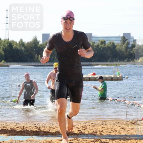 07.09.2025 - 19. Norderstedt Triathlon Luisa Fischer http://msf.ph/oto/8752440 07.09.2025 11:23:04 Schwimmen 857, 859 meine-sportfotos.de