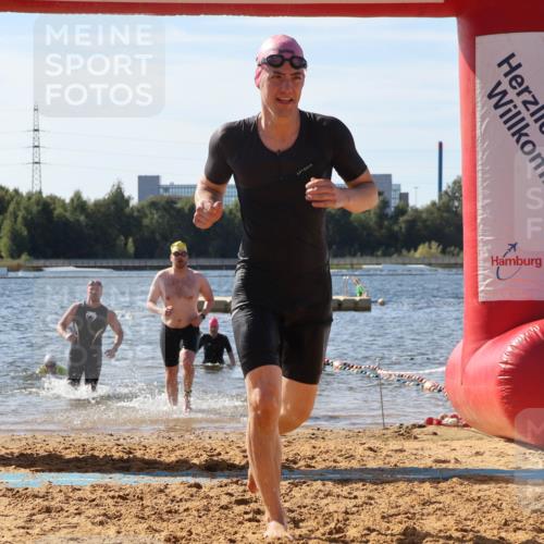 07.09.2025 - 19. Norderstedt Triathlon Luisa Fischer http://msf.ph/oto/8752444 07.09.2025 11:23:05 Schwimmen 703, 857, 859 meine-sportfotos.de