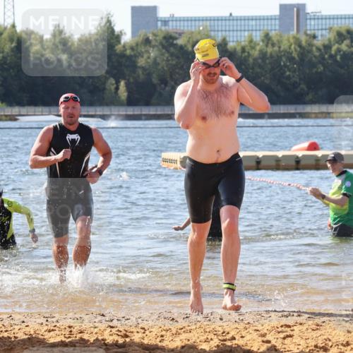 07.09.2025 - 19. Norderstedt Triathlon Luisa Fischer http://msf.ph/oto/8752453 07.09.2025 11:23:06 Schwimmen 703, 857, 859 meine-sportfotos.de