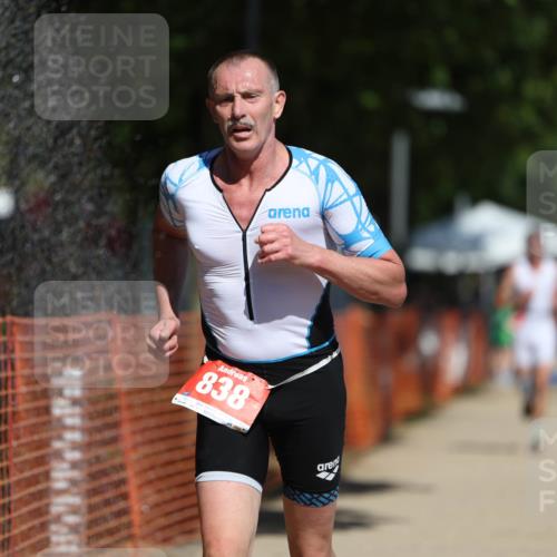07.09.2025 - 19. Norderstedt Triathlon Michael Strokosch http://msf.ph/oto/8752631 07.09.2025 12:46:33 Laufen 697, 838 meine-sportfotos.de