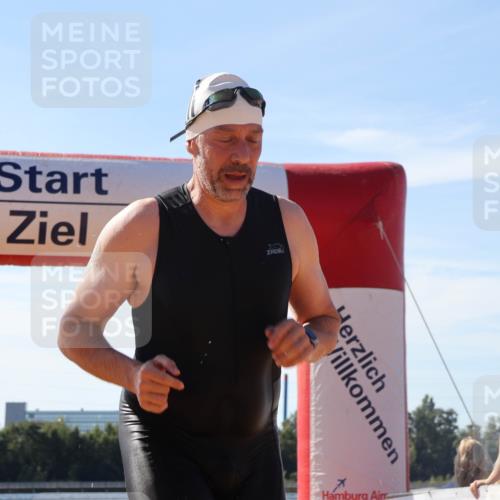 07.09.2025 - 19. Norderstedt Triathlon Luisa Fischer http://msf.ph/oto/8752671 07.09.2025 11:23:53 Schwimmen 800 meine-sportfotos.de