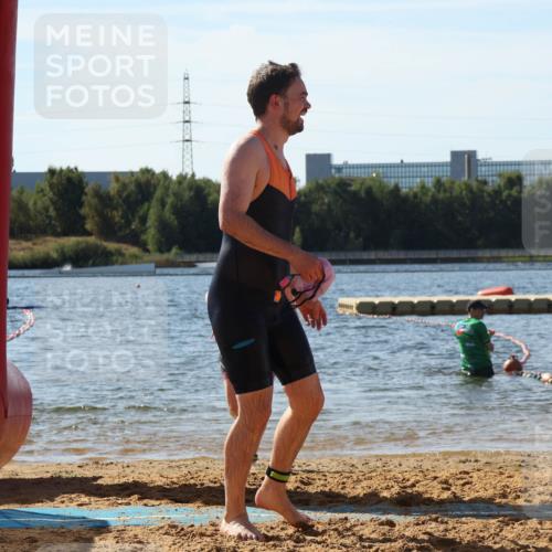 07.09.2025 - 19. Norderstedt Triathlon Luisa Fischer http://msf.ph/oto/8752913 07.09.2025 11:26:14 Schwimmen 162, 163 meine-sportfotos.de