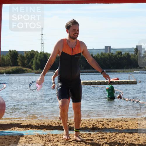 07.09.2025 - 19. Norderstedt Triathlon Luisa Fischer http://msf.ph/oto/8752919 07.09.2025 11:26:15 Schwimmen 162, 163 meine-sportfotos.de