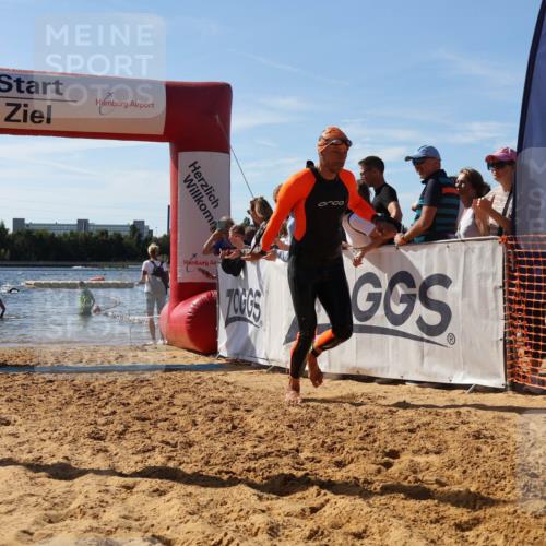 07.09.2025 - 19. Norderstedt Triathlon Luisa Fischer http://msf.ph/oto/8753368 07.09.2025 11:39:37 Schwimmen 1233, 1346 meine-sportfotos.de