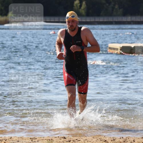 07.09.2025 - 19. Norderstedt Triathlon Luisa Fischer http://msf.ph/oto/8753380 07.09.2025 11:39:42 Schwimmen 802, 1233 meine-sportfotos.de