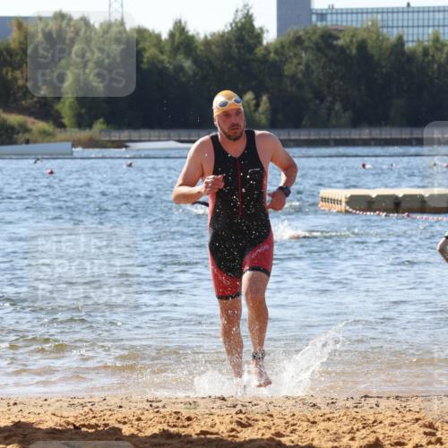 07.09.2025 - 19. Norderstedt Triathlon Luisa Fischer http://msf.ph/oto/8753392 07.09.2025 11:39:43 Schwimmen 802, 1233 meine-sportfotos.de