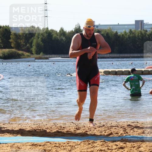 07.09.2025 - 19. Norderstedt Triathlon Luisa Fischer http://msf.ph/oto/8753412 07.09.2025 11:39:45 Schwimmen 802, 1233 meine-sportfotos.de