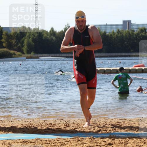 07.09.2025 - 19. Norderstedt Triathlon Luisa Fischer http://msf.ph/oto/8753415 07.09.2025 11:39:45 Schwimmen 802, 1233 meine-sportfotos.de
