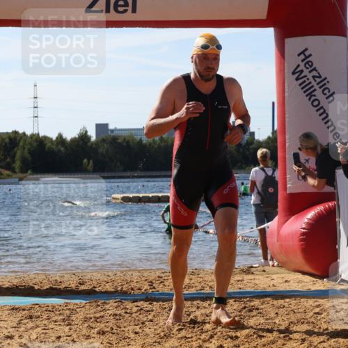 07.09.2025 - 19. Norderstedt Triathlon Luisa Fischer http://msf.ph/oto/8753438 07.09.2025 11:39:47 Schwimmen 802, 1233 meine-sportfotos.de