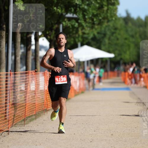 07.09.2025 - 19. Norderstedt Triathlon Michael Strokosch http://msf.ph/oto/8753543 07.09.2025 10:38:50 Laufen 646, 1131, 1139 meine-sportfotos.de