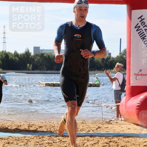 07.09.2025 - 19. Norderstedt Triathlon Luisa Fischer http://msf.ph/oto/8753625 07.09.2025 11:40:50 Schwimmen 215, 741 meine-sportfotos.de