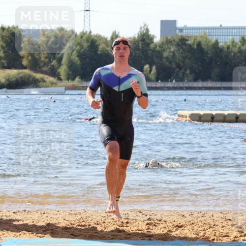 07.09.2025 - 19. Norderstedt Triathlon Luisa Fischer http://msf.ph/oto/8753631 07.09.2025 11:40:51 Schwimmen 215, 741 meine-sportfotos.de