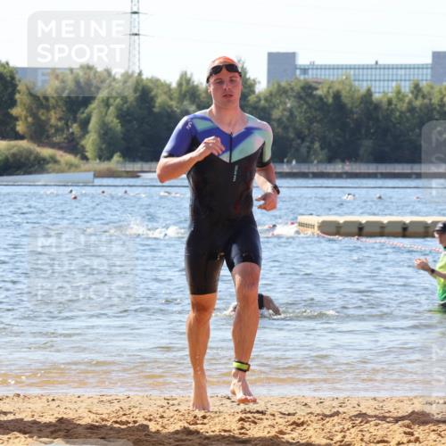 07.09.2025 - 19. Norderstedt Triathlon Luisa Fischer http://msf.ph/oto/8753637 07.09.2025 11:40:51 Schwimmen 215, 741 meine-sportfotos.de