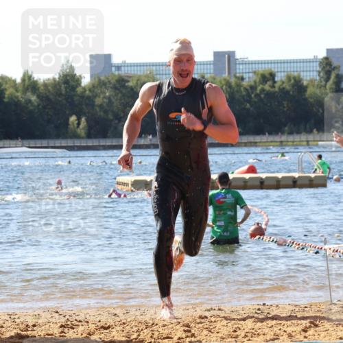 07.09.2025 - 19. Norderstedt Triathlon Luisa Fischer http://msf.ph/oto/8753680 07.09.2025 11:40:58 Schwimmen 151, 215, 741 meine-sportfotos.de