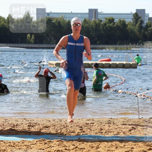 07.09.2025 - 19. Norderstedt Triathlon Luisa Fischer http://msf.ph/oto/8753759 07.09.2025 11:41:34 Schwimmen 302, 1249 meine-sportfotos.de