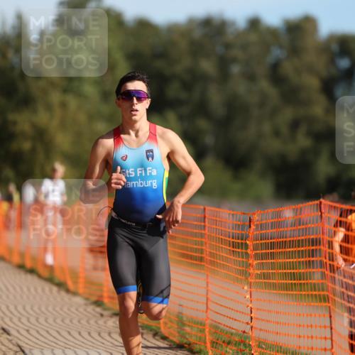 07.09.2025 - 19. Norderstedt Triathlon Michael Strokosch http://msf.ph/oto/8753767 07.09.2025 10:39:41 Laufen 654, 677 meine-sportfotos.de