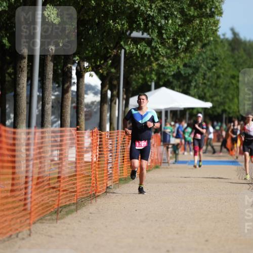 07.09.2025 - 19. Norderstedt Triathlon Michael Strokosch http://msf.ph/oto/8754024 07.09.2025 10:40:08 Laufen 1127 meine-sportfotos.de