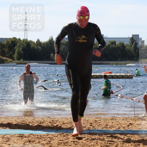 07.09.2025 - 19. Norderstedt Triathlon Luisa Fischer http://msf.ph/oto/8754040 07.09.2025 11:42:05 Schwimmen 730, 1359, 1367 meine-sportfotos.de