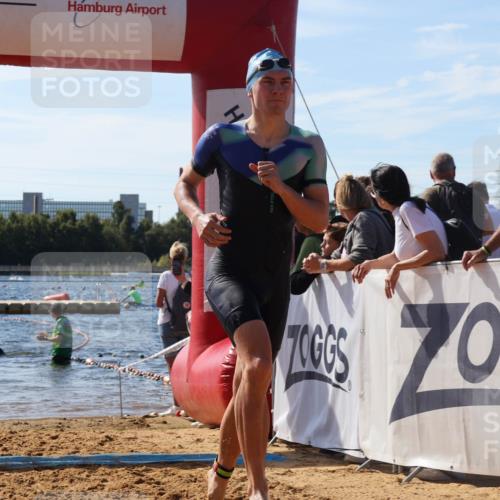 07.09.2025 - 19. Norderstedt Triathlon Luisa Fischer http://msf.ph/oto/8754318 07.09.2025 11:42:31 Schwimmen 838, 856 meine-sportfotos.de