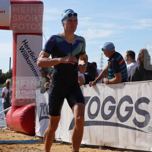 07.09.2025 - 19. Norderstedt Triathlon Luisa Fischer http://msf.ph/oto/8754324 07.09.2025 11:42:32 Schwimmen 838, 856 meine-sportfotos.de