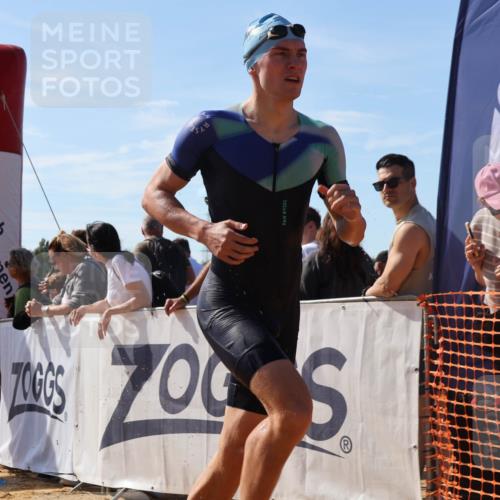 07.09.2025 - 19. Norderstedt Triathlon Luisa Fischer http://msf.ph/oto/8754330 07.09.2025 11:42:32 Schwimmen 838, 856 meine-sportfotos.de