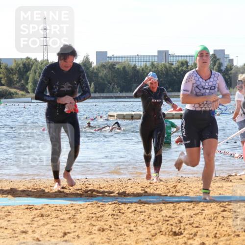 07.09.2025 - 19. Norderstedt Triathlon Luisa Fischer http://msf.ph/oto/8754414 07.09.2025 11:42:46 Schwimmen 738, 1294, 1379 meine-sportfotos.de